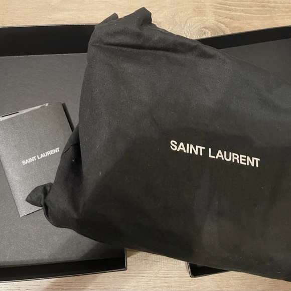 Kate Medium YSL in Grained Leather - Picture 3 of 7